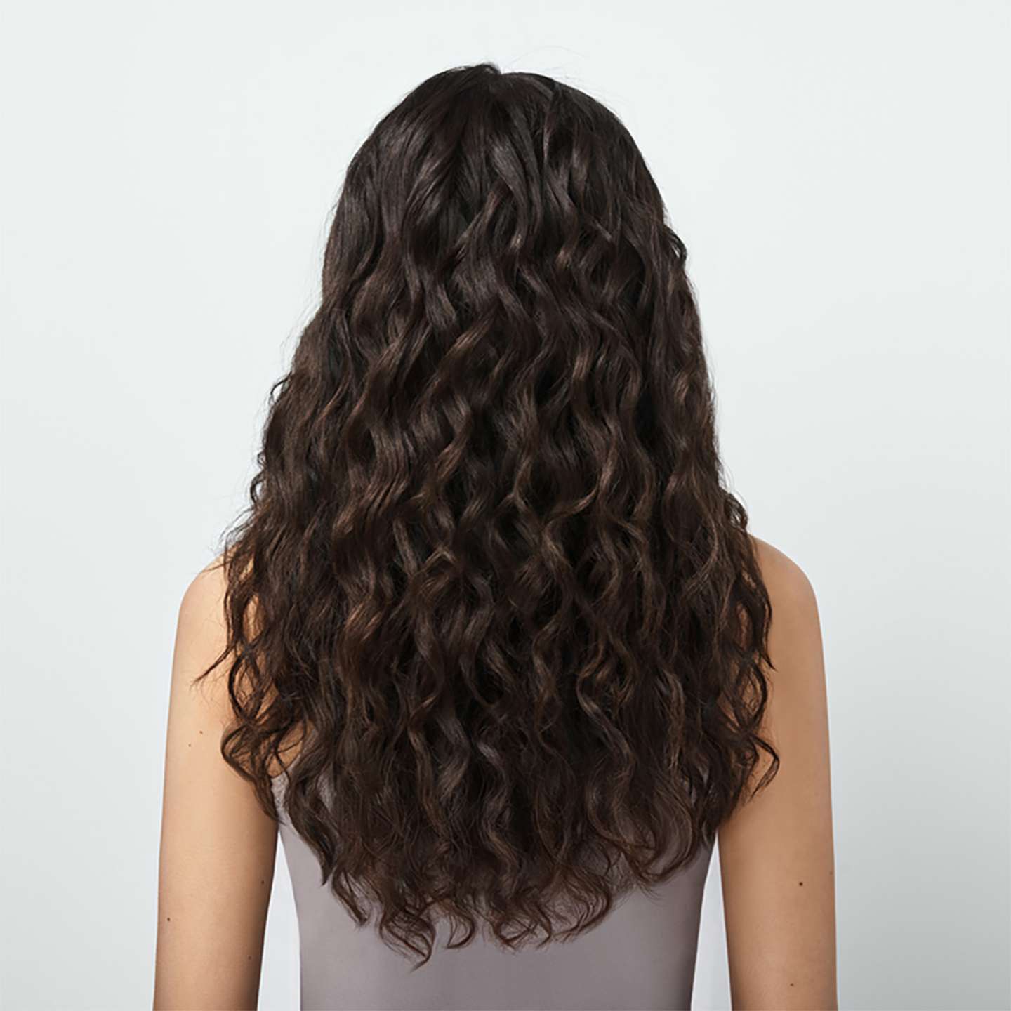 Mujer de espalda con largo cabello