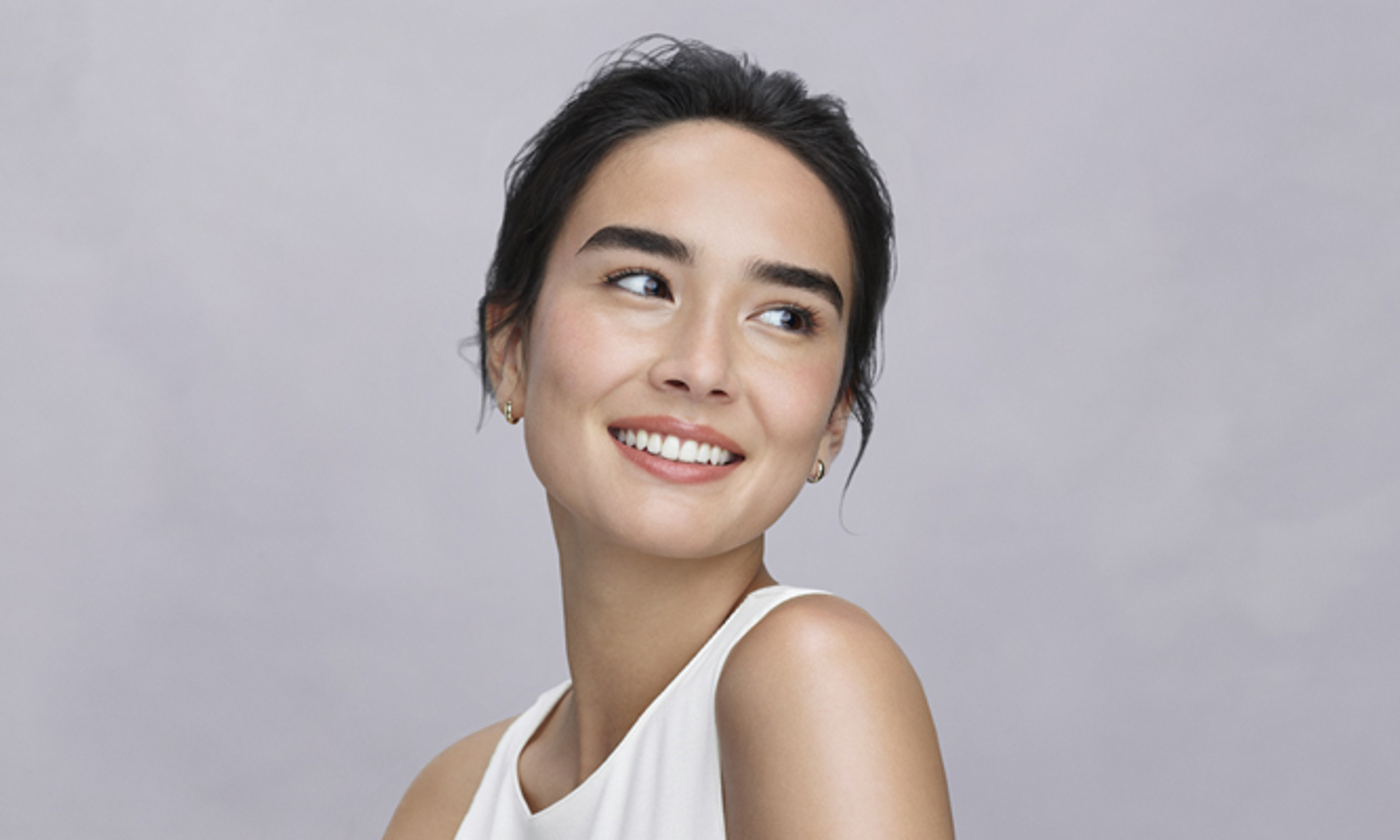 Mujer de 35 años sonriendo